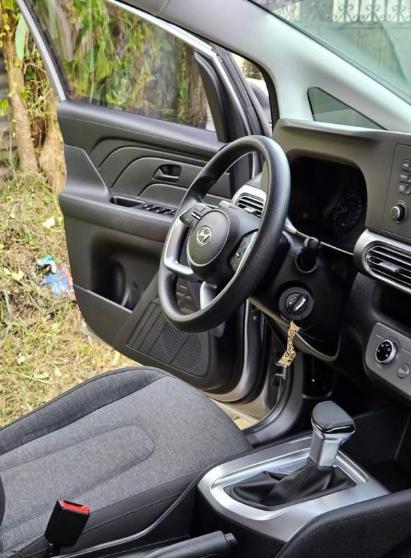 Hyundai Stargazer GL 1.5L - Image 14
