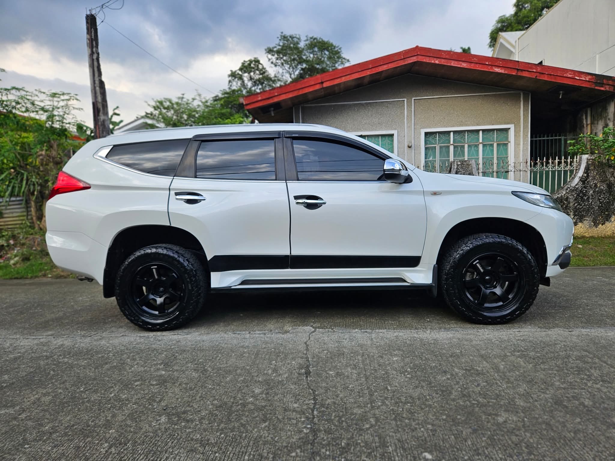 Mitsubishi Montero Sports GLS - Image 7