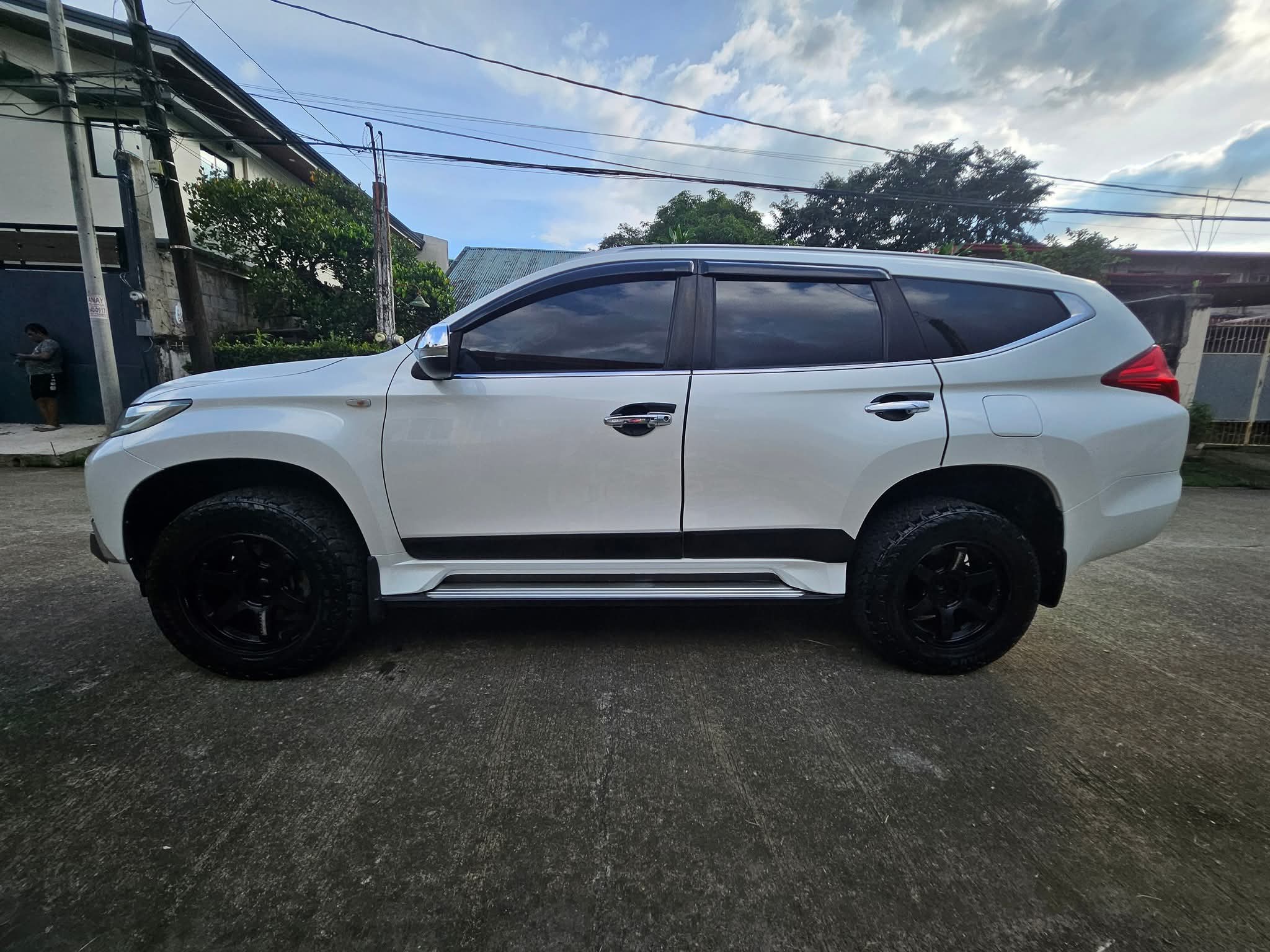 Mitsubishi Montero Sports GLS - Image 8