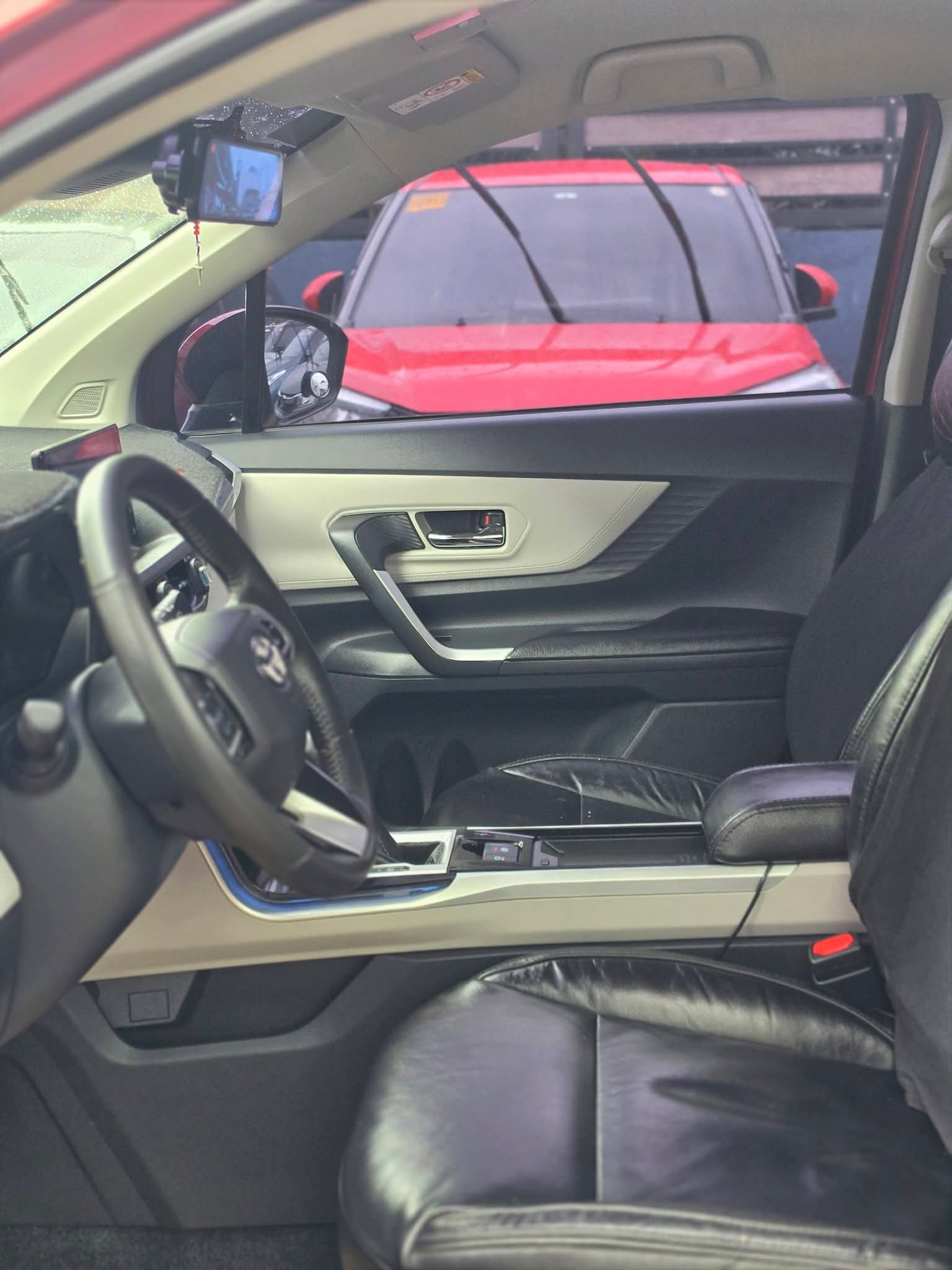 Toyota Veloz V 2023 - Image 9