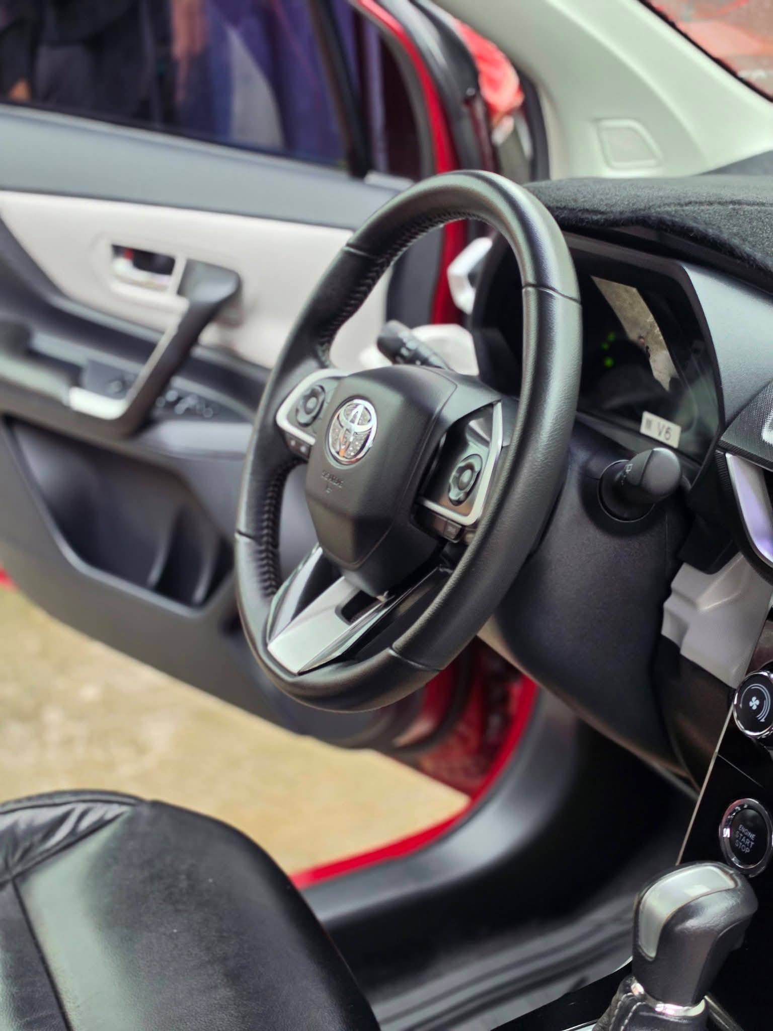 Toyota Veloz V 2023 - Image 10